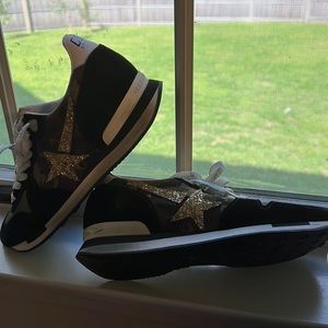 Like new AUTHENTIC Golden Goose camo sneakers